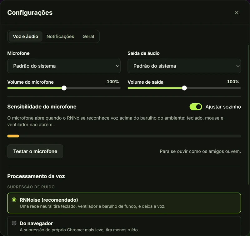A engrenagem da voz: microfone, saída de áudio, volumes, sensibilidade com medidor e redução de ruído